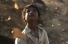 Saroo (Sunny Pawar): "He describes this hedge that was filled with butterflies."